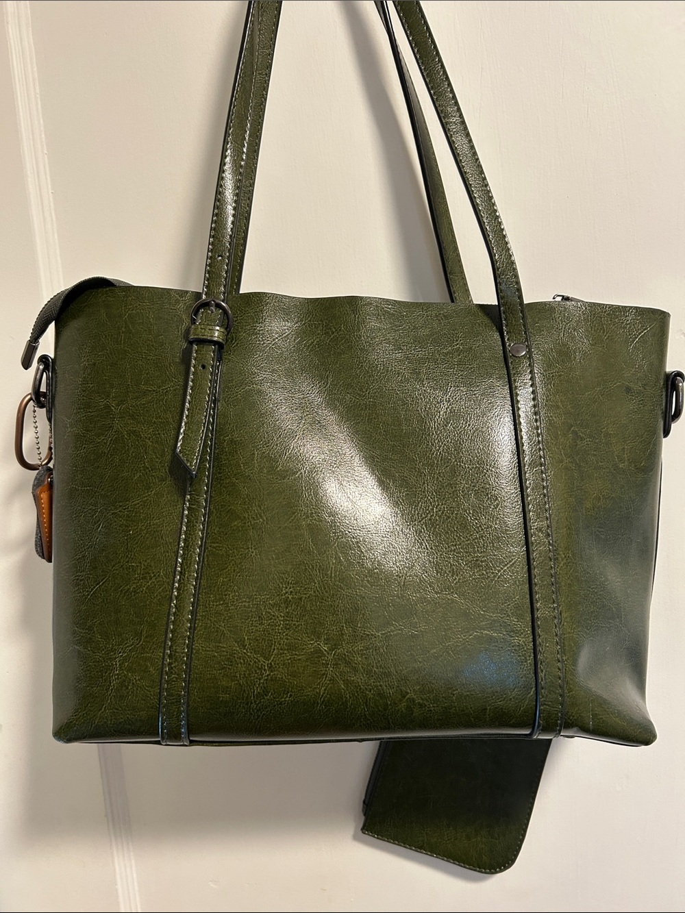 Green Leather Tote Shoulder/Handbag with Front Pocket and included clutch, MBDM - Picture 5 of 10